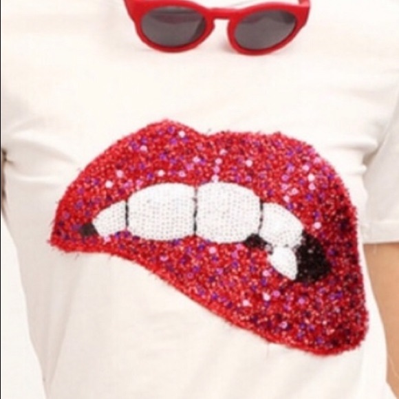 🔥LAST BLAST🔥 Super Cute‼️💋 Bling lip tee 💋 - Picture 5 of 8
